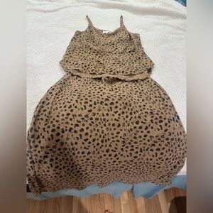 BELLA DAHL Skirt Set in flax dot. Cami is a size M. Skirt size S.